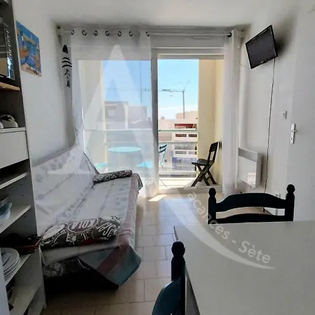 Coquet T2 Avec Balcon En Plein Coeur Du Quartier De La Corniche Proche Commerces Et Plages *