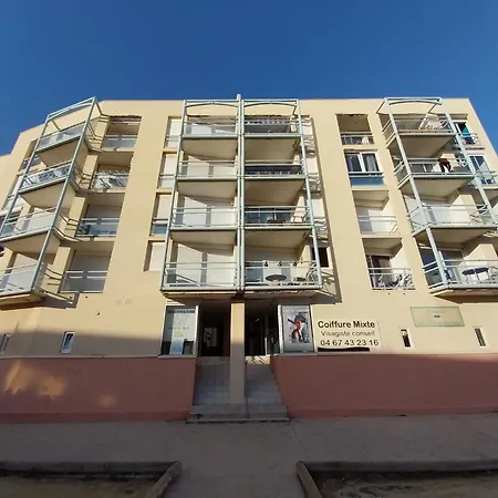 Coquet T2 Avec Balcon En Plein Coeur Du Quartier De La Corniche Proche Commerces Et Plages *